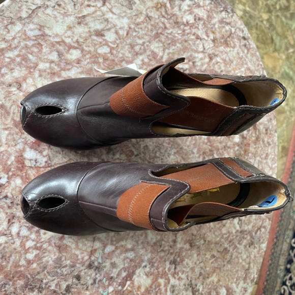 L.A.M.B. brown leather booties, NWT, mint condition, US7.5M (9" sole-may fit 7) - Picture 2 of 5